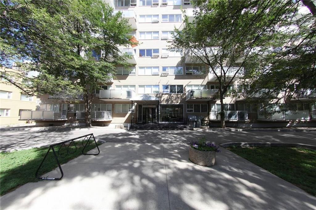 Property Photo: 71 Roslyn Road MB R3L 0G2