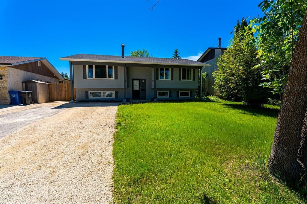 Property Photo: 67 Salisbury Crescent MB R3T 4M1