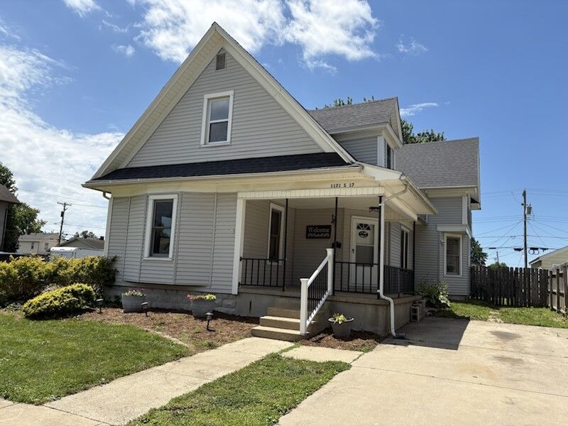 Property Photo: 1121 S 17th Street IL 61938
