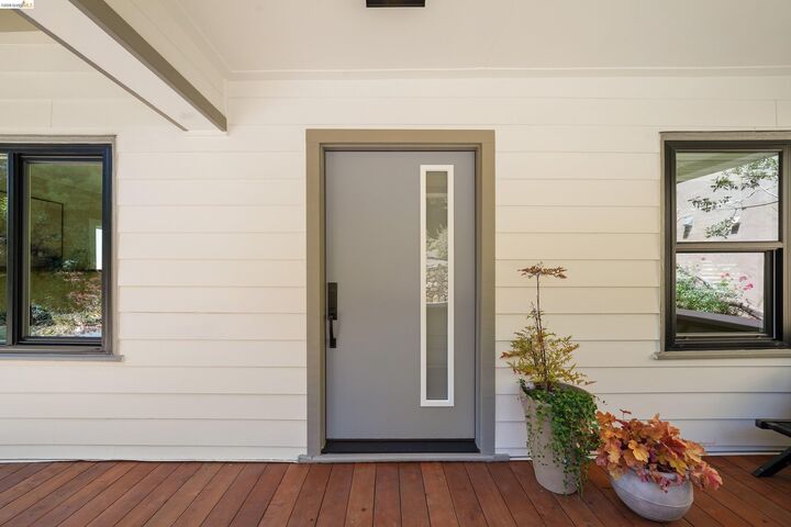Property Photo: 5765 Manila Ave CA 94618
