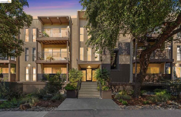 Property Photo:  425 Orange St 202  CA 94610 