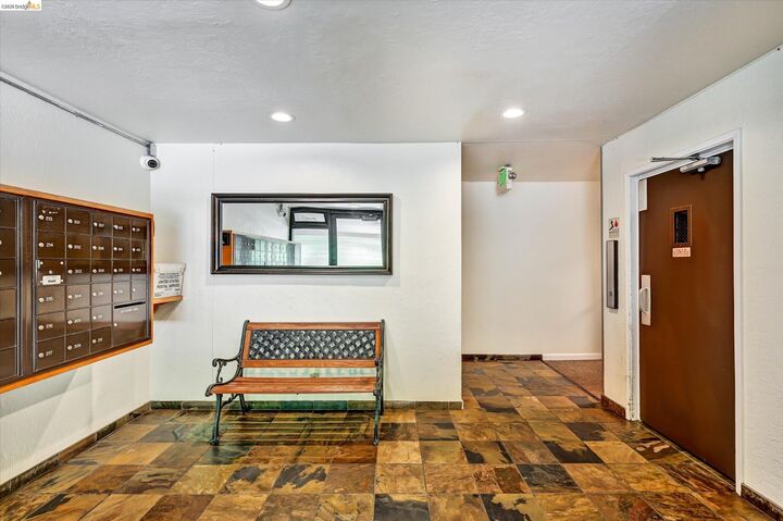 Property Photo:  425 Orange St 202  CA 94610 