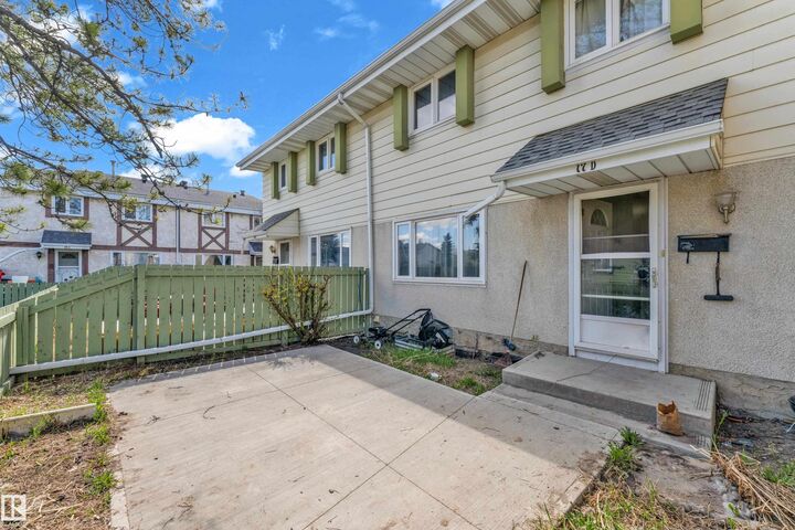 Property Photo: 17D Callingwood Crest NW AB T5T 0H5