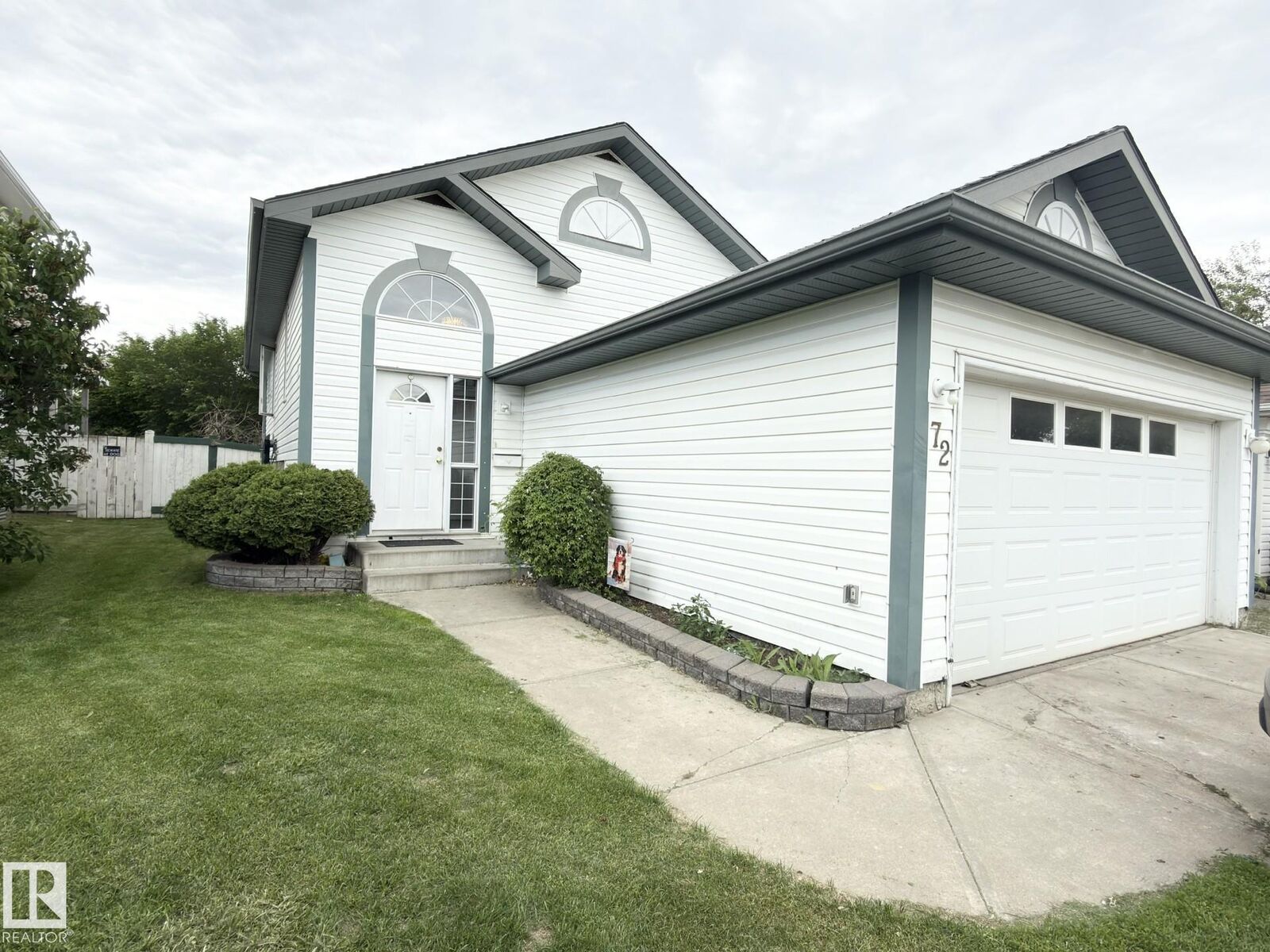 Property Photo: 72 Aspenglen Place AB T7X 3J9