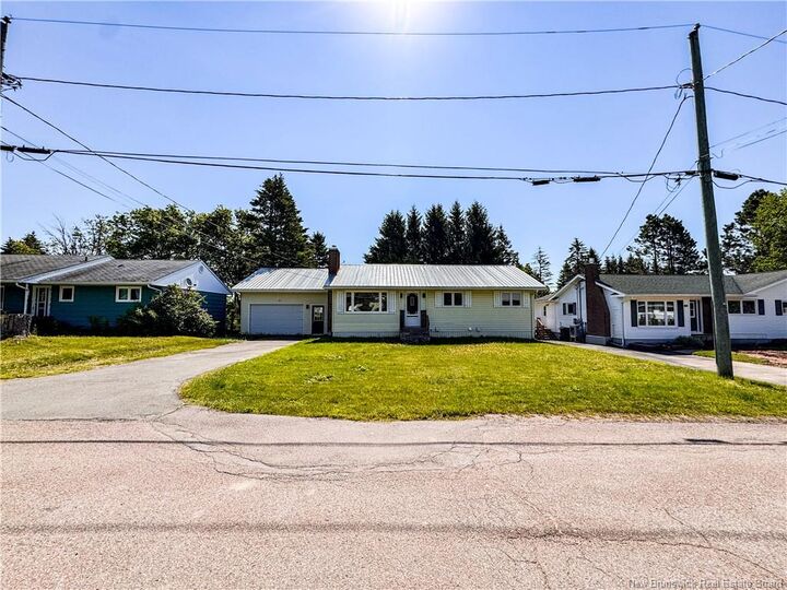 Property Photo:  16 Bickerton Avenue  NB E4L 3M7 