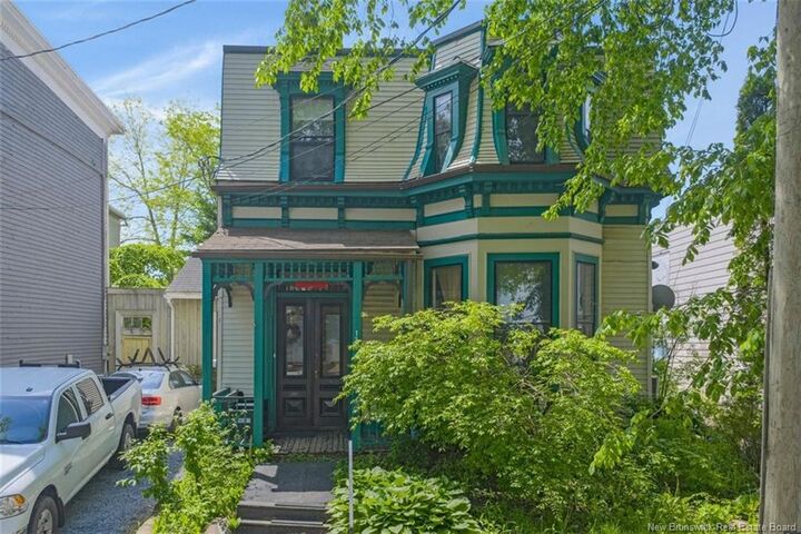 178 Queen Street — photo 1