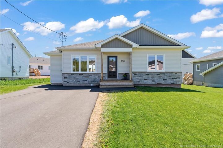 Property Photo:  100 Macintosh Boulevard  NB E1K 0A1 