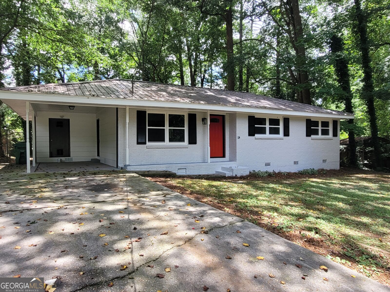 Property Photo: 4059 Canby Lane GA 30035
