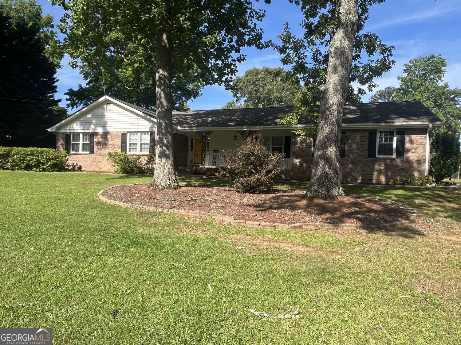 Property Photo: 2075 Pinewood Drive GA 30016