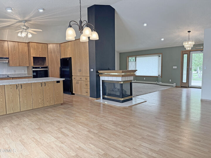 Property Photo:  814 W Turnpike Avenue  ND 58501 