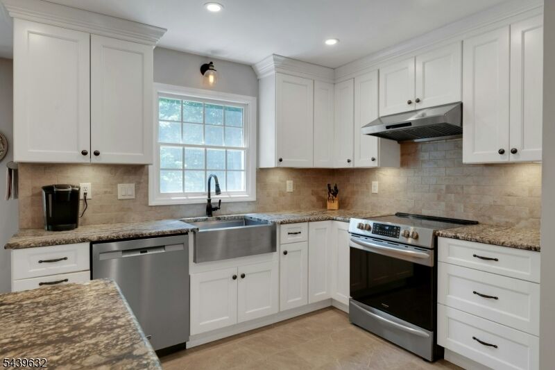 Property Photo:  20 Lark Ln  NJ 07438 