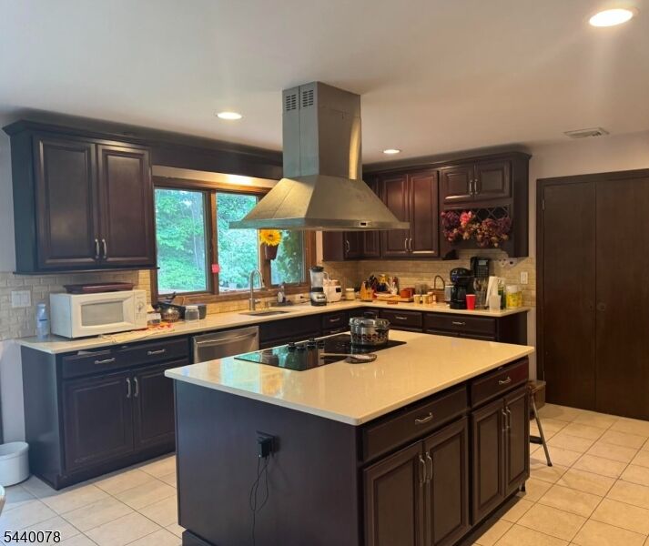 Property Photo:  554 Huckleberry Ln  NJ 07417 