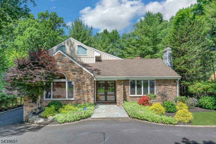 Property Photo:  27 Hamilton Dr West  NJ 07006 