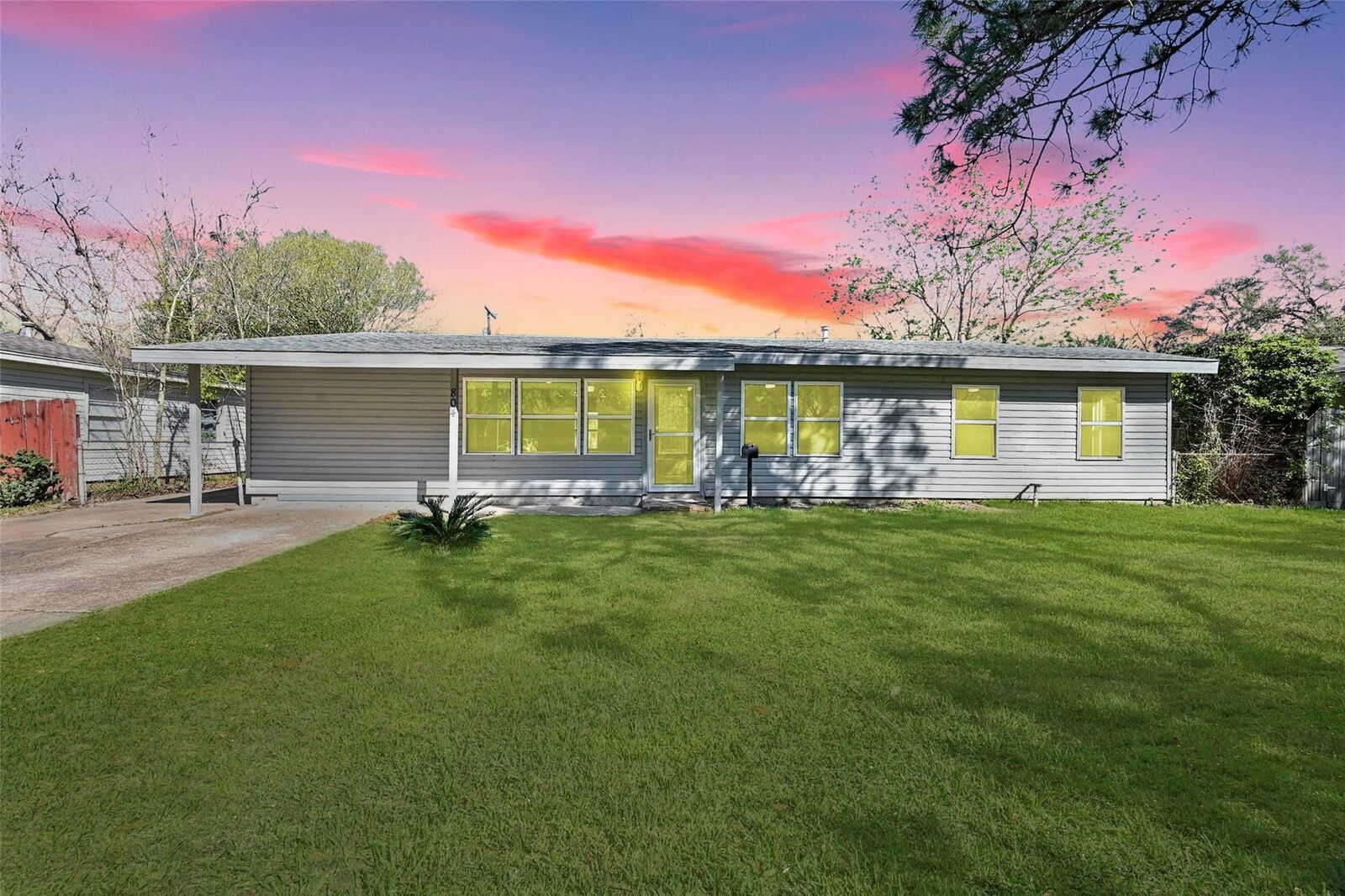 Property Photo: 804 23rd Avenue N TX 77590