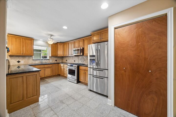 Property Photo: 5542 Holly Street 204 TX 77081