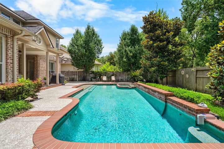 Property Photo:  131 E Beckonvale Circle  TX 77382 