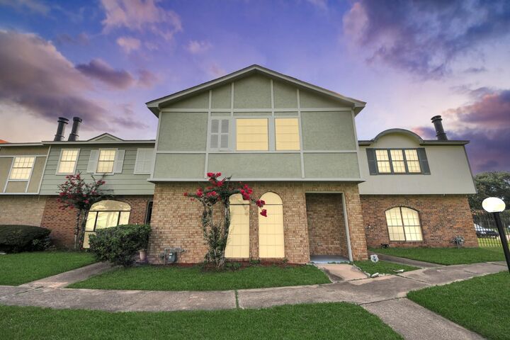 Property Photo:  6470 Creekbend Drive  TX 77096 