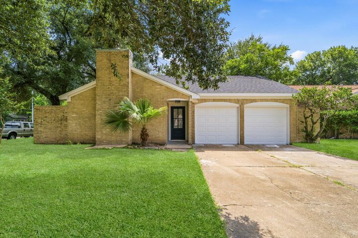 Property Photo:  5003 Gleneagles Court  TX 77084 