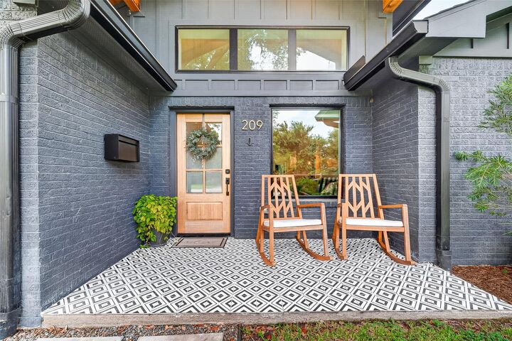 Property Photo:  209 Woodard Street  TX 77009 