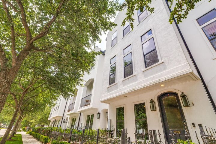 Property Photo: 1709 Ashland Street TX 77008