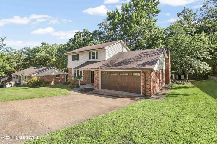 Property Photo: 1006 Roseridge Circle MO 65101