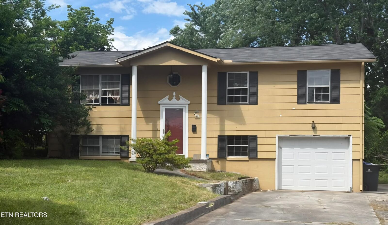 Property Photo: 1716 Garden View Lane TN 37912