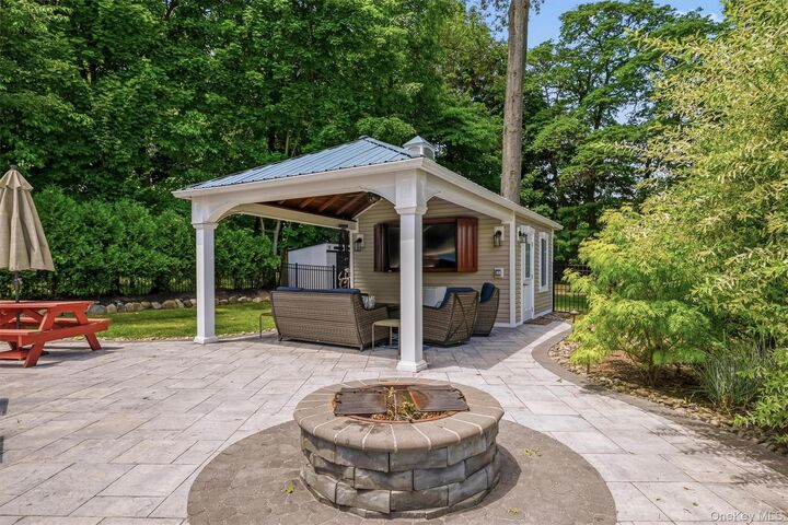 Property Photo:  6 Biret Drive  NY 10952 