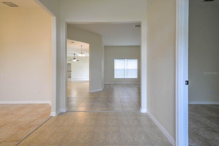 Property Photo: 1607 Avondale Ridge Drive FL 33567