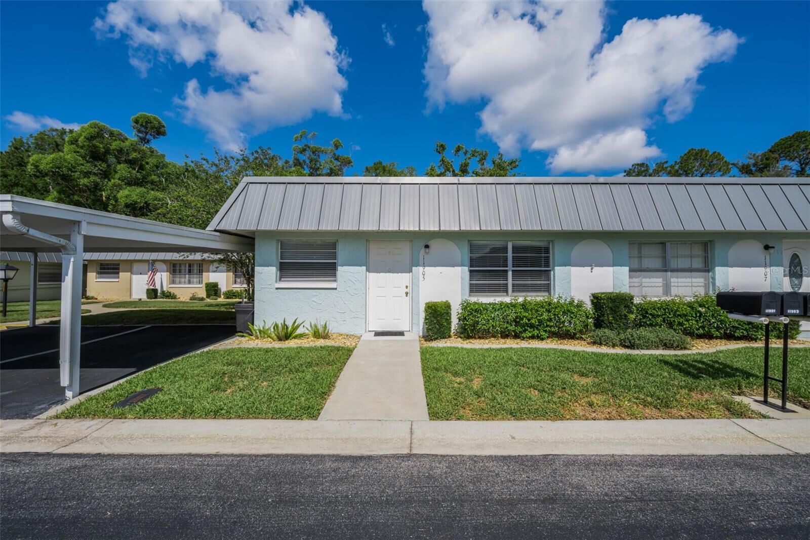 Property Photo:  11905 Bayonet Lane  FL 34654 