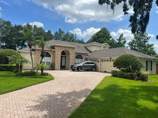 Property Photo:  13856 Glynshel Drive  FL 34787 