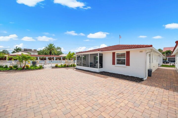 Property Photo:  6154 Midnight Pass Road B1  FL 34242 