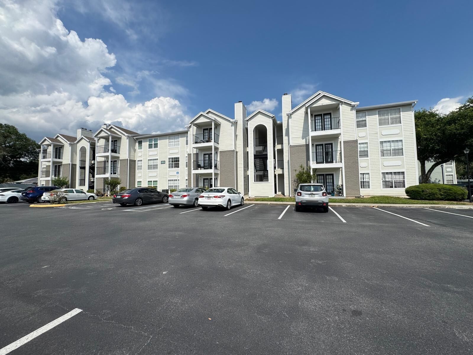 Property Photo:  2550 N Alafaya Trail 3201  FL 32826 