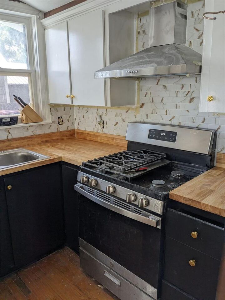 Property Photo: 495 E Parker Street FL 33830