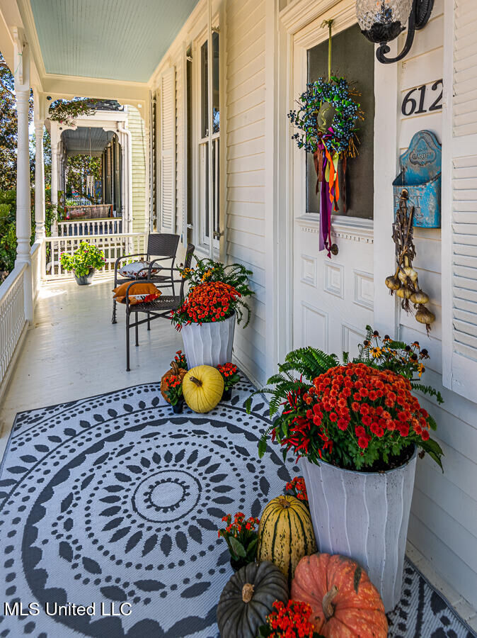 Property Photo:  612 State Street  MS 39120 