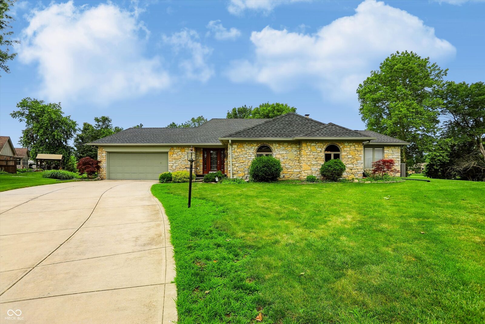 Property Photo:  2088 Golfview Court  IN 46143 