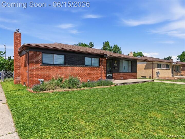 Property Photo:  32155 Dover Avenue  MI 48088 6902 