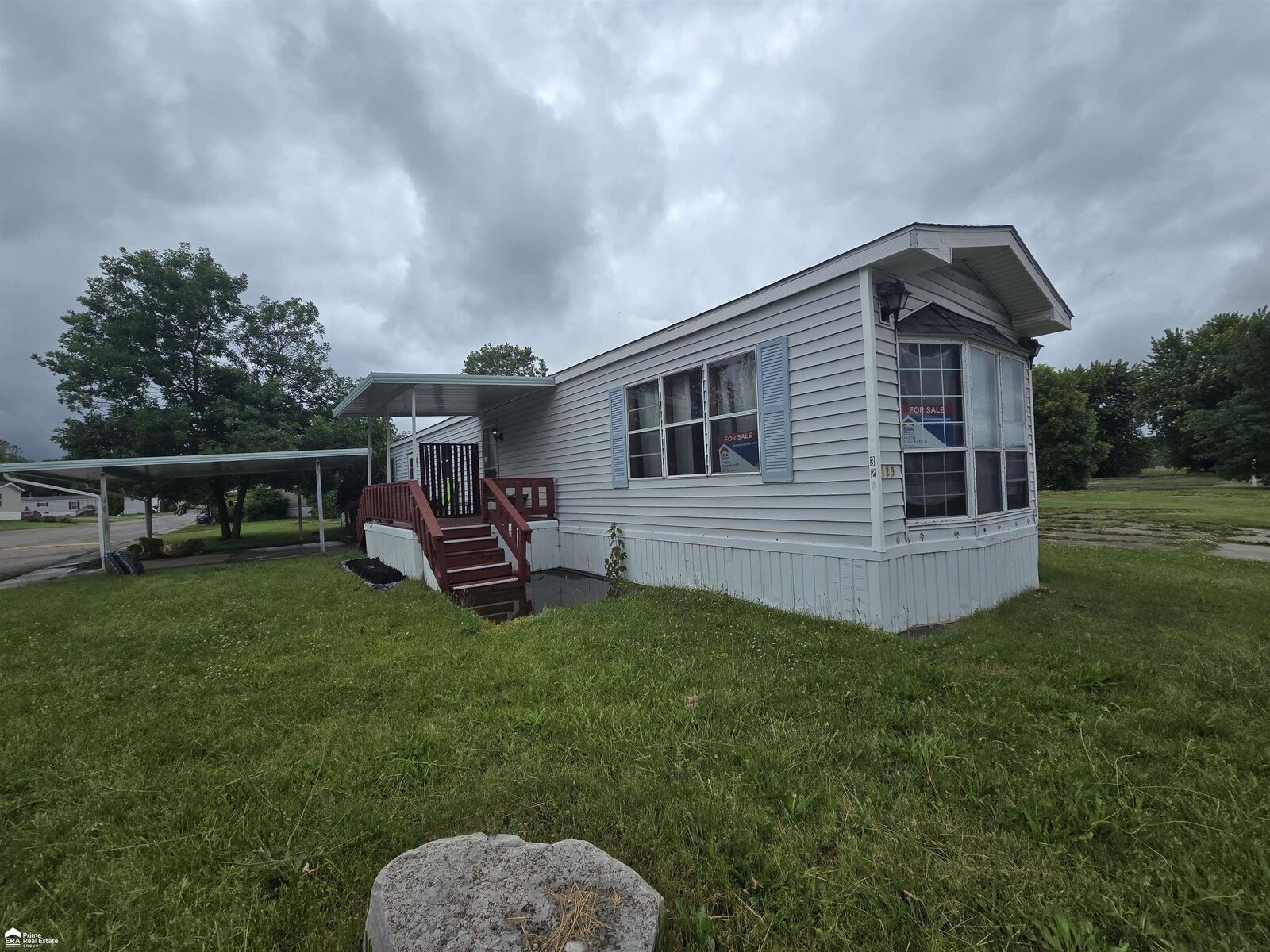 Property Photo:  329 King George Iii Drive  MI 48507 
