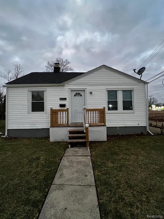Property Photo:  8695 Evergreen Avenue  MI 48228 2923 