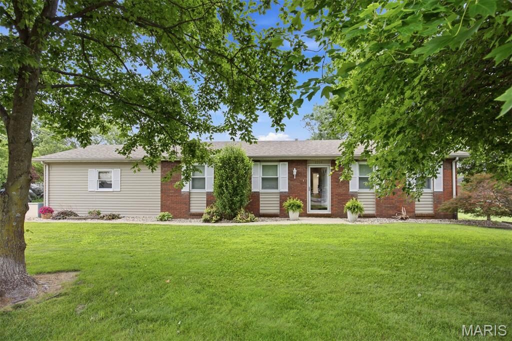 Property Photo: 2210 Broadway IL 62249