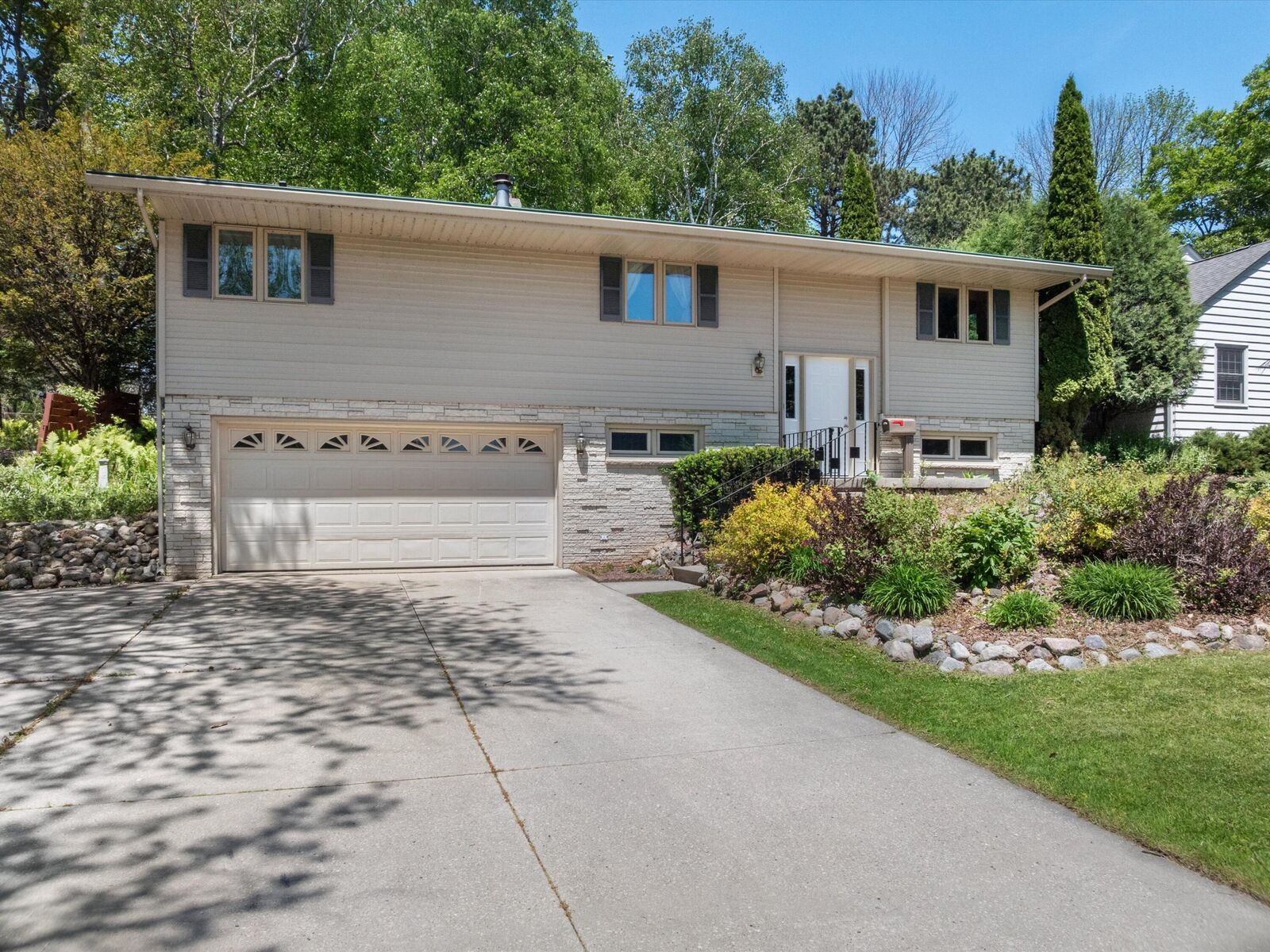 Property Photo: 306 Fenway Ter WI 54220