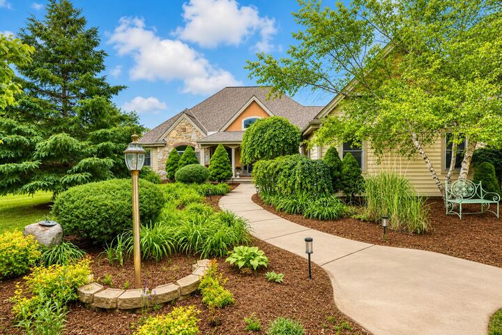Property Photo: 13345 N Windsor Ct WI 53097