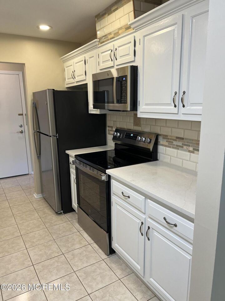 Property Photo:  
