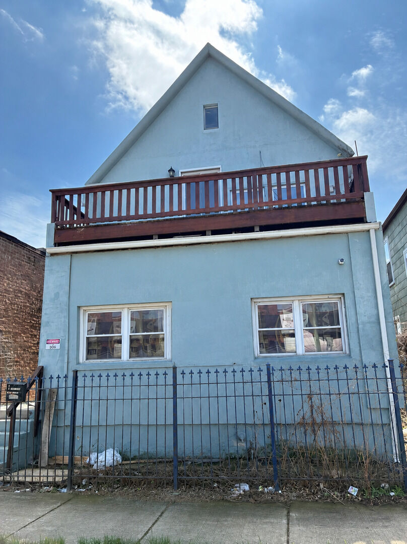 Property Photo: 4519 W Thomas Street 2 IL 60651