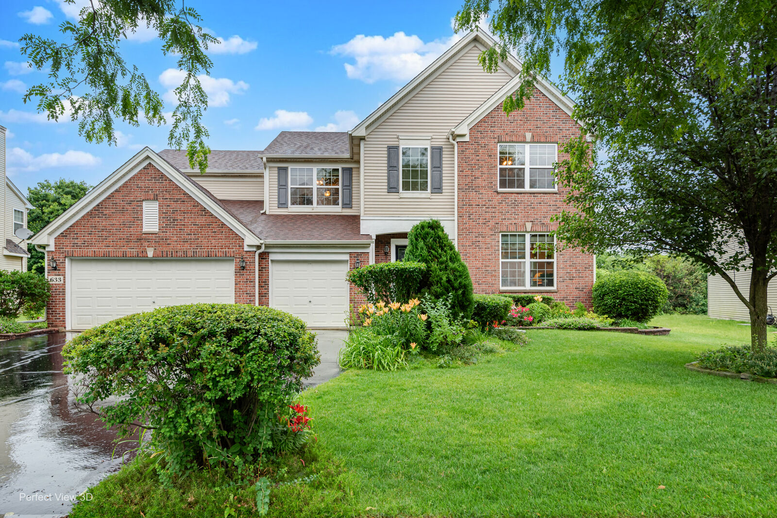 Property Photo: 633 Versailles Drives IL 60103
