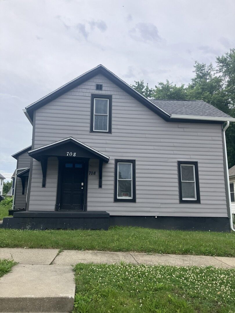 Property Photo: 708 W Jefferson Street IL 61701