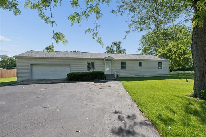 Property Photo: 2504 Commonwealth Avenue IL 60435