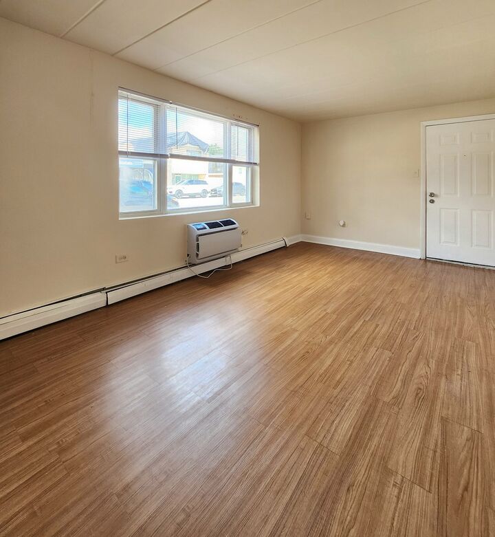 Property Photo: 5741 W 35th Street 1F IL 60804