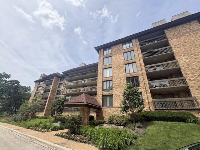 Property Photo: 1621 Mission Hills Road N201 IL 60062