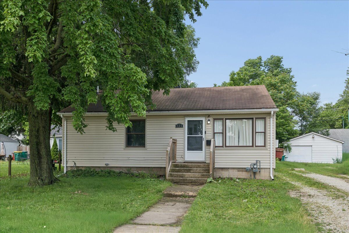 Property Photo:  121 Davison Street  IL 60433 
