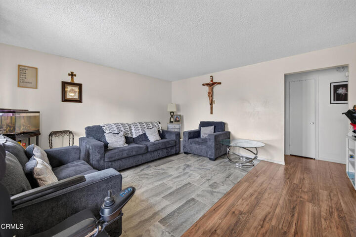 Property Photo:  711 Halyard Street  CA 93041 